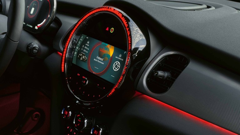 MINI John Cooper Works – 8.8” zaslon osjetljiv na dodir – povezivost