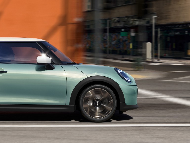 MINI Cooper 3 vrata - iskustvo vožnje - praćenje okoline
