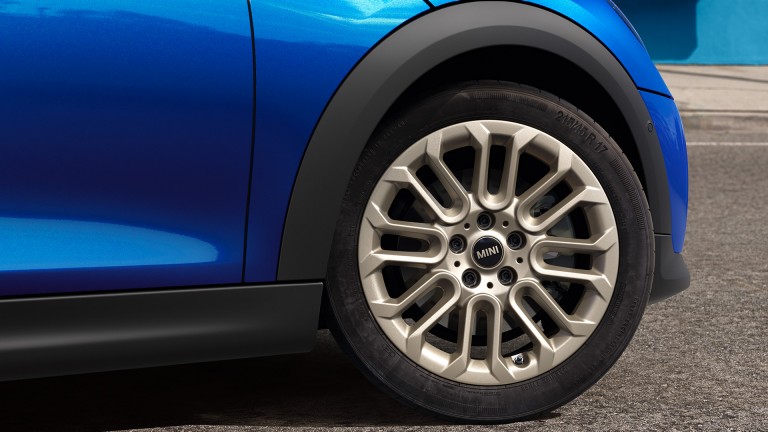MINI Cooper 5 vrata – detalji eksterijera – krupni plan kotača