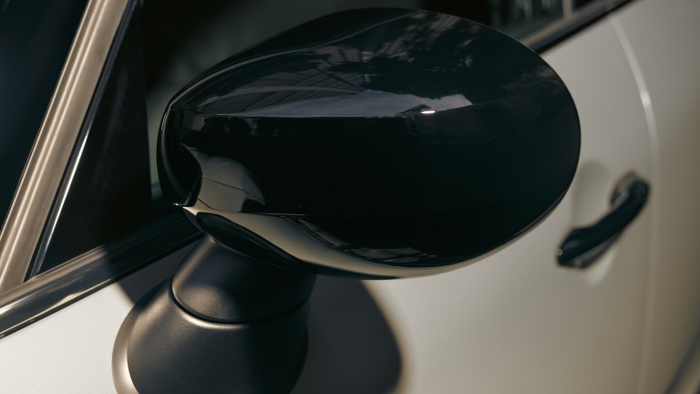 MINI Cooper SE Countryman ALL4 – detalji dizajna u crnoj boji – crni krov, kućišta retrovizora, crni kotači