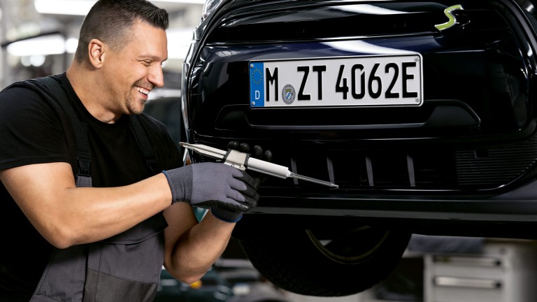 MINI Original Repair Services - Mini popravak karoserije i plastike u radionici za lakiranje