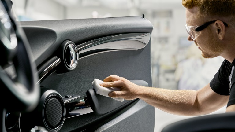 MINI Original Repair Services - Popravak unutrašnjosti karoserije i lakirnice MINI vozila